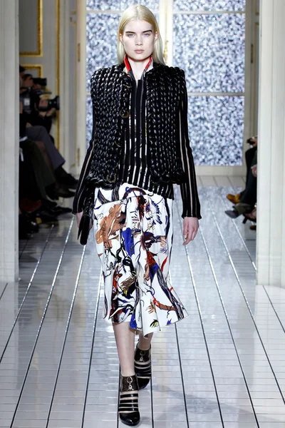 Look 2